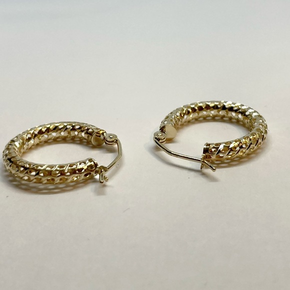 14k Polished Mesh Hoop Earrings , Size 13 x 3 millimeters - Picture 5 of 7